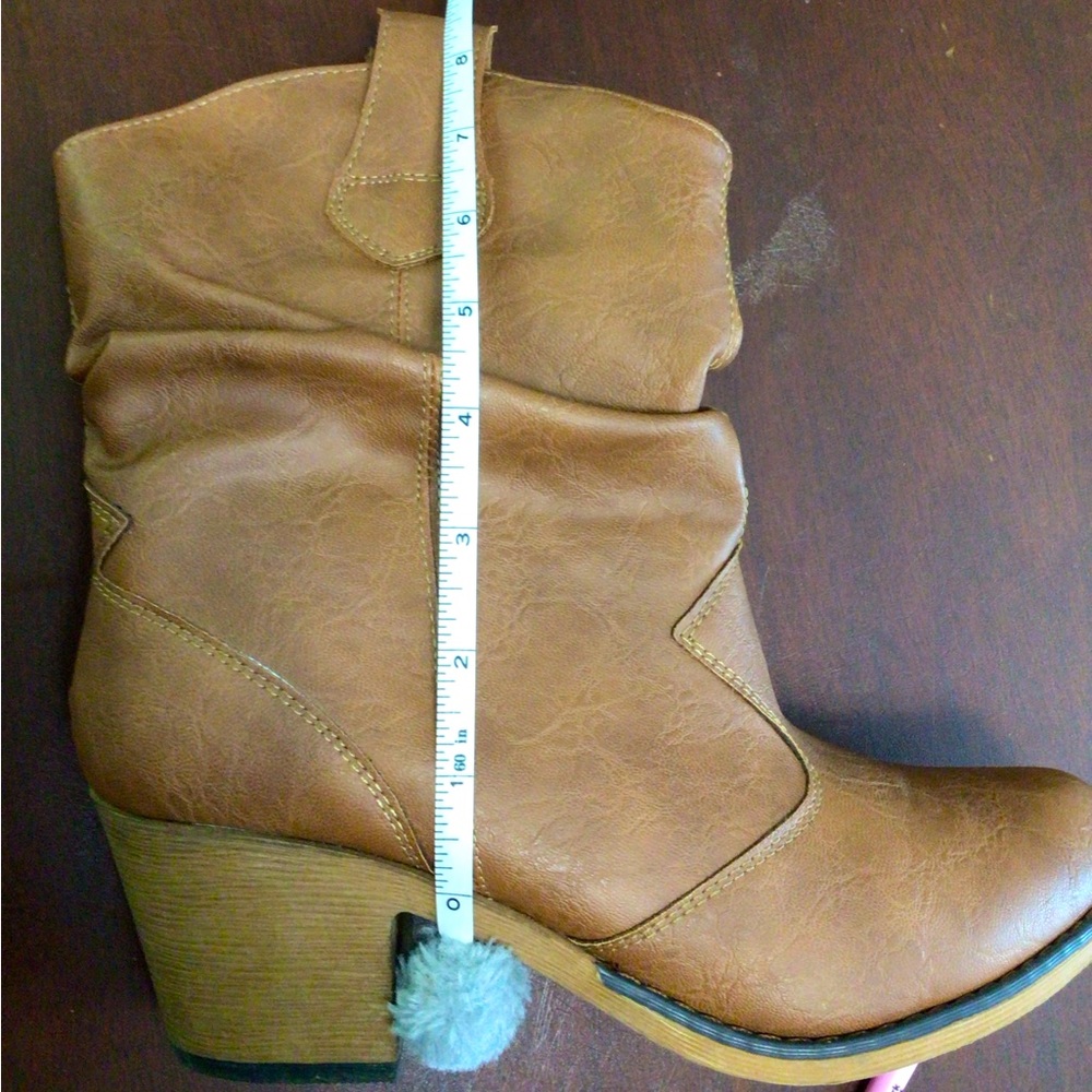 Charles Albert short tan western style boot with heel size 9 - Picture 12 of 12